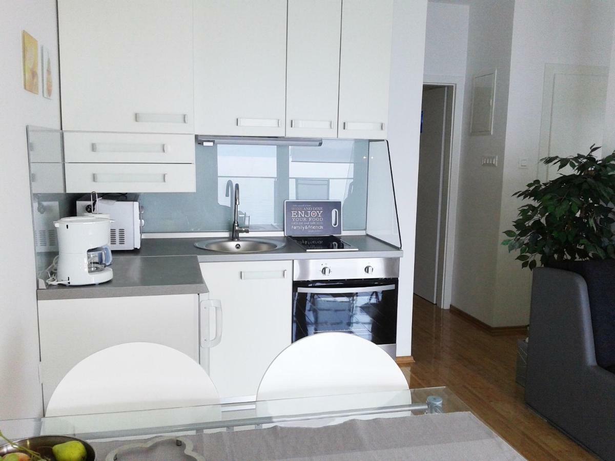 Apartment Sol - 5M From The Sea Drašnice Extérieur photo